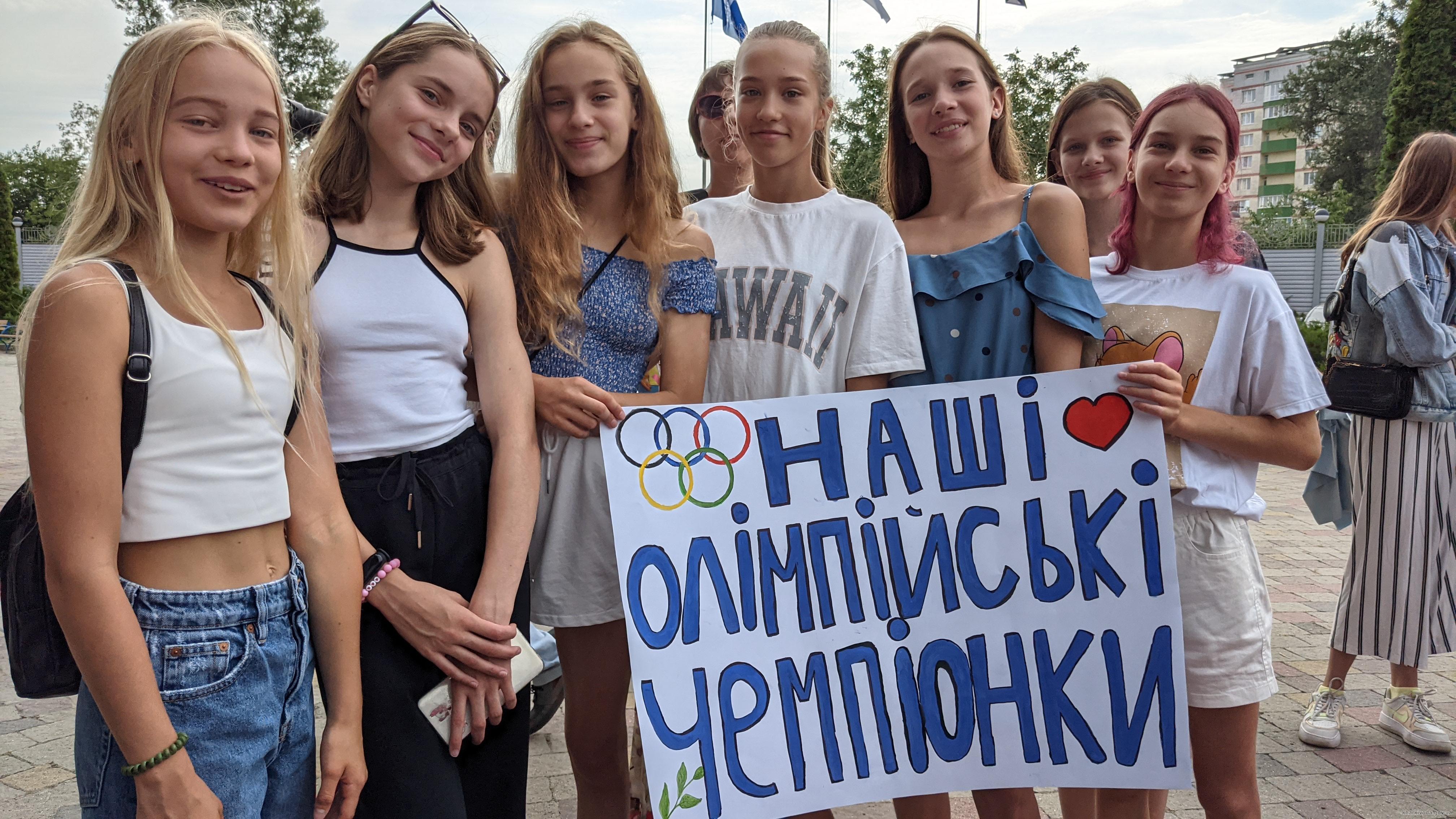 Видеофакт: в Харькове встретили олимпийскую сборную Украины по синхронному плаванию фото 5 4