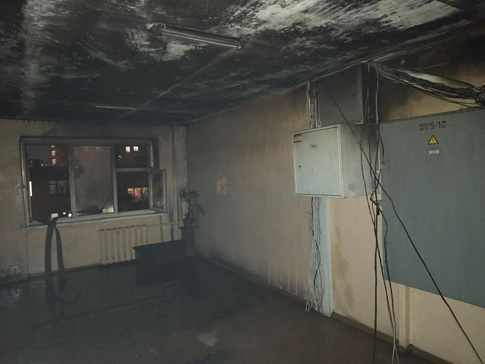 Горела комната на пятом этаже. Фото: ГСЧС Украины в Харьковской области