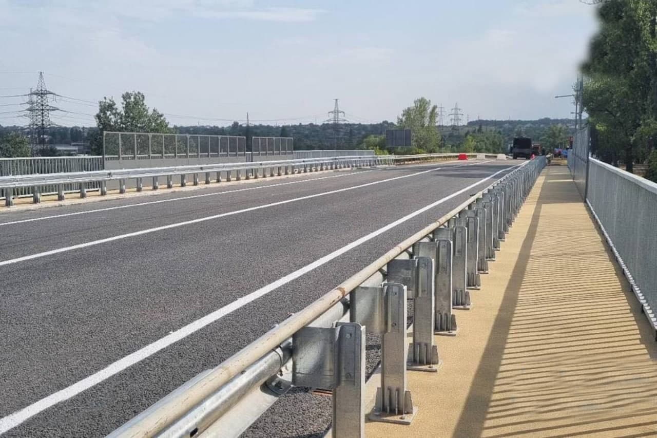 После капремонта: Песочинский мост открыли для движения транспорта фото 2 1