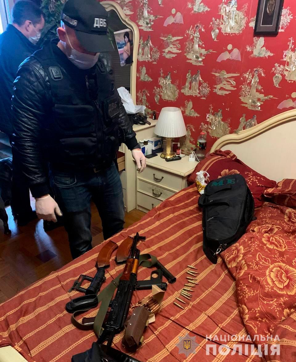 Подделывали документы и убивали хозяев: в Харькове задержали банду "черных риэлторов" фото 2 1