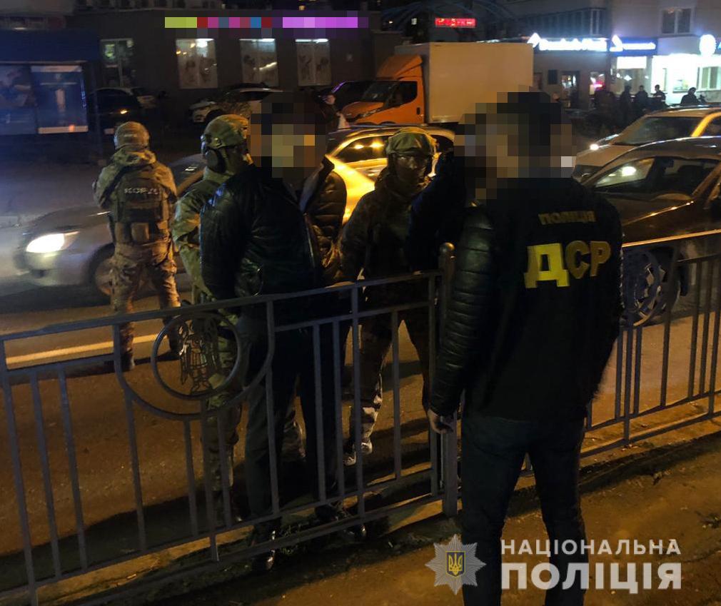 Требовали 100 тысяч долларов выкупа. Фото полиции Харьковской области