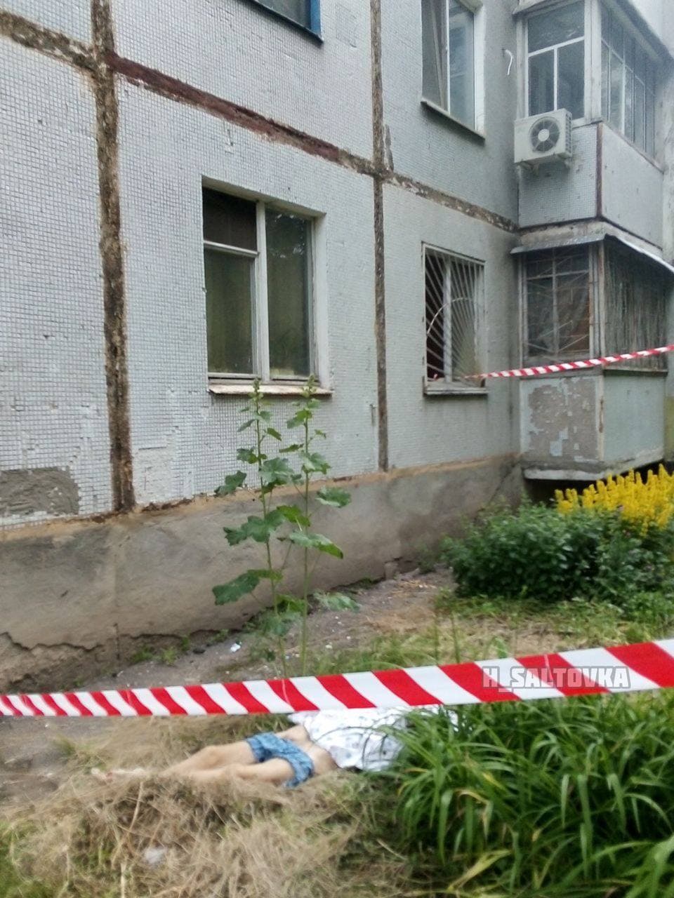 Погиб на месте: на Салтовке мужчина выпрыгнул с 6-го этажа фото