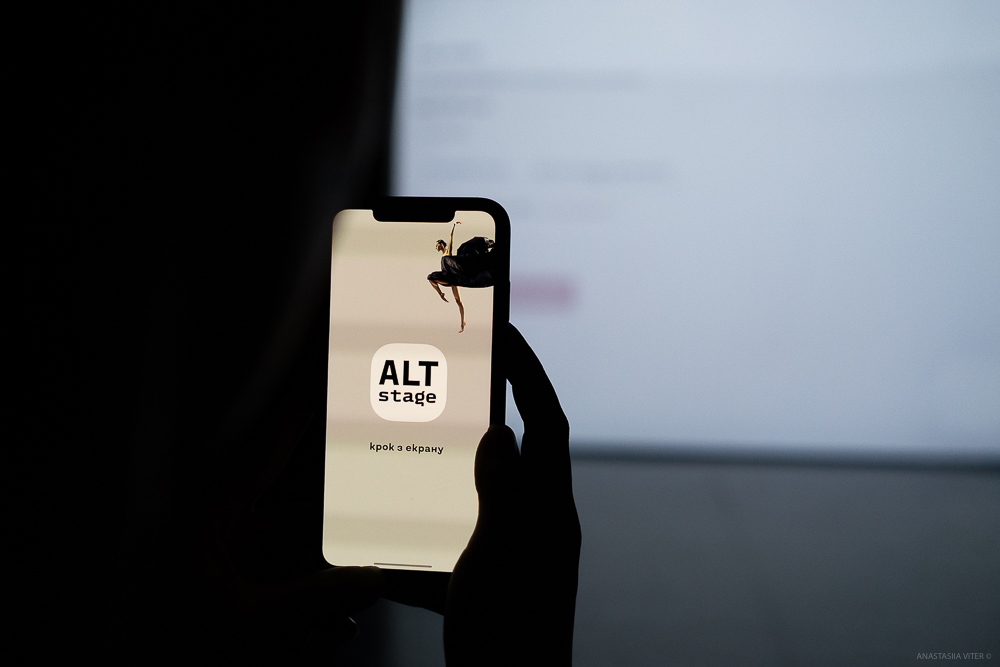 Революционная технология: харьковчанки появились в первых в мире спектаклях с дополненной реальностью фото 2 1