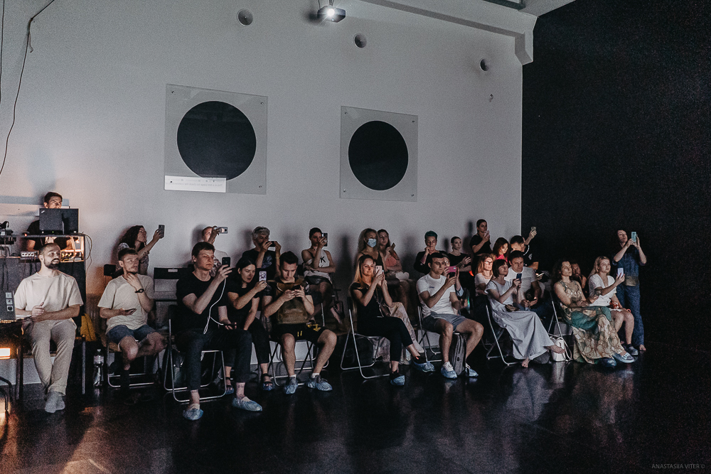 Революционная технология: харьковчанки появились в первых в мире спектаклях с дополненной реальностью фото 6 5