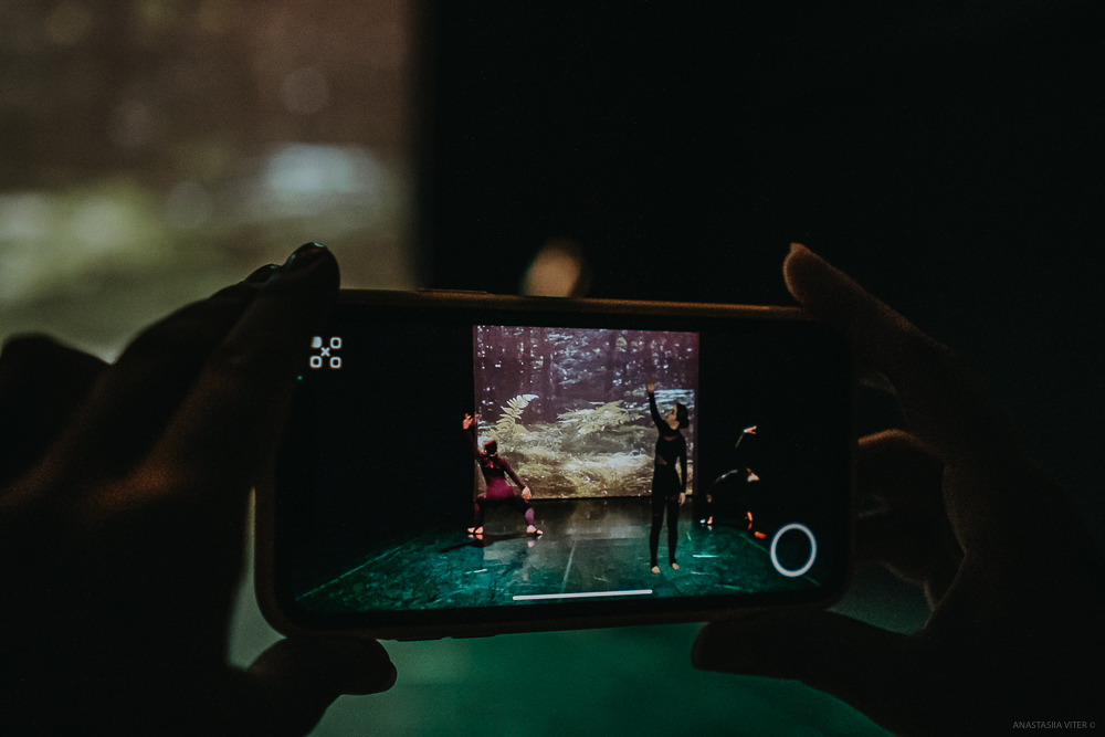 Революционная технология: харьковчанки появились в первых в мире спектаклях с дополненной реальностью фото 5 4