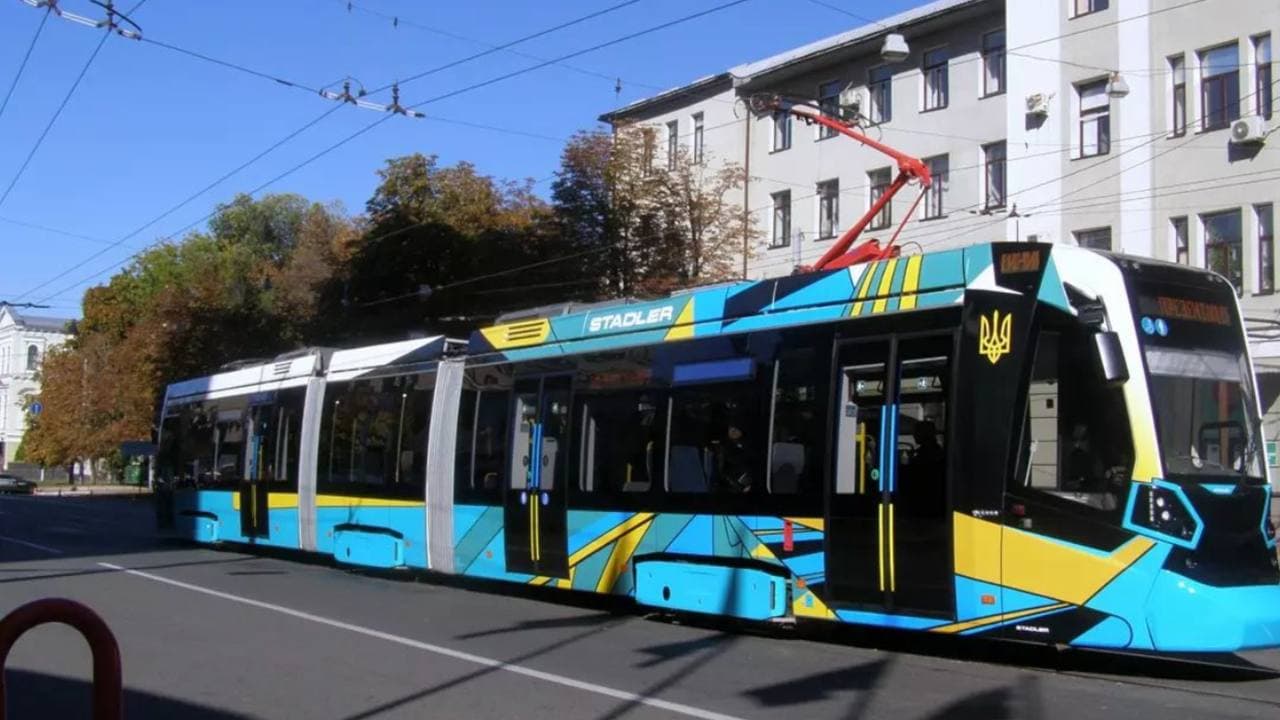 Смотри маршруты: по Харькову курсирует швейцарский трамвай Stadler фото 5 4
