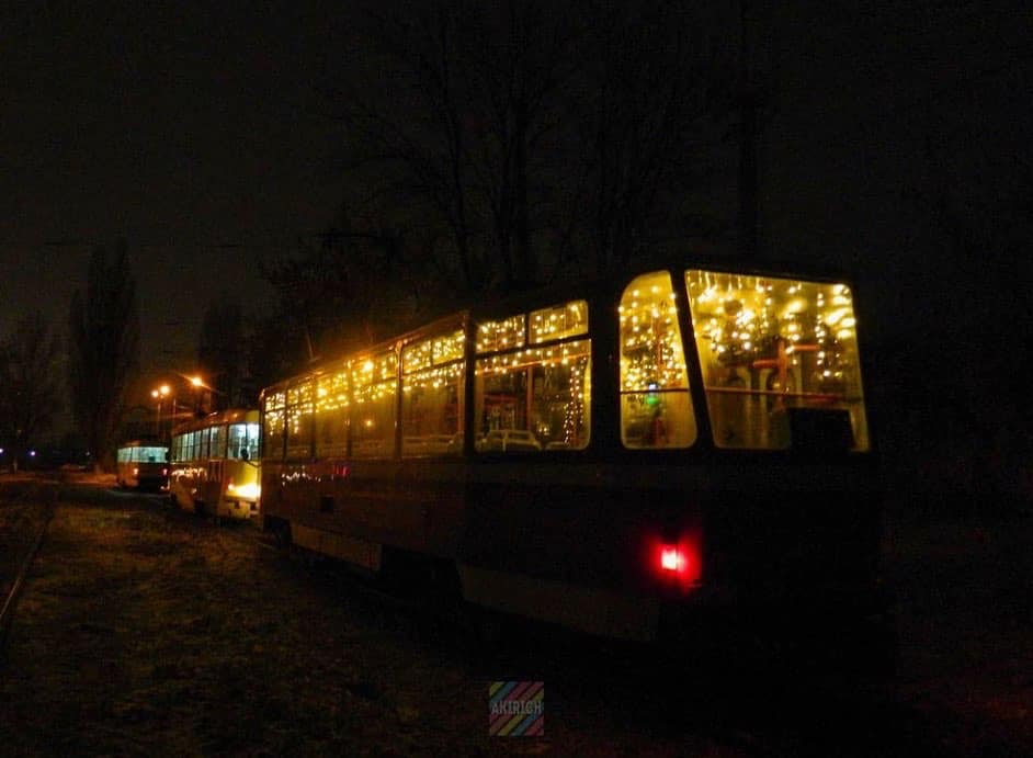 В Харькове начал курсировать новогодний трамвай.