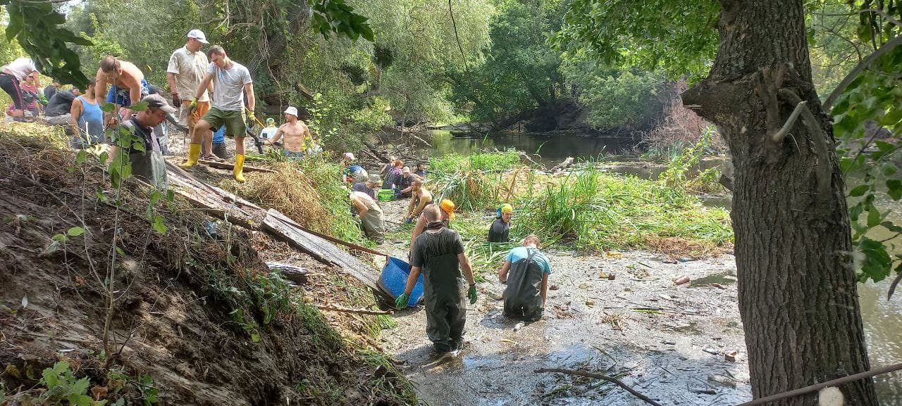 15 мусорных островов: экоактивисты расчистили реку Уды фото 7 6