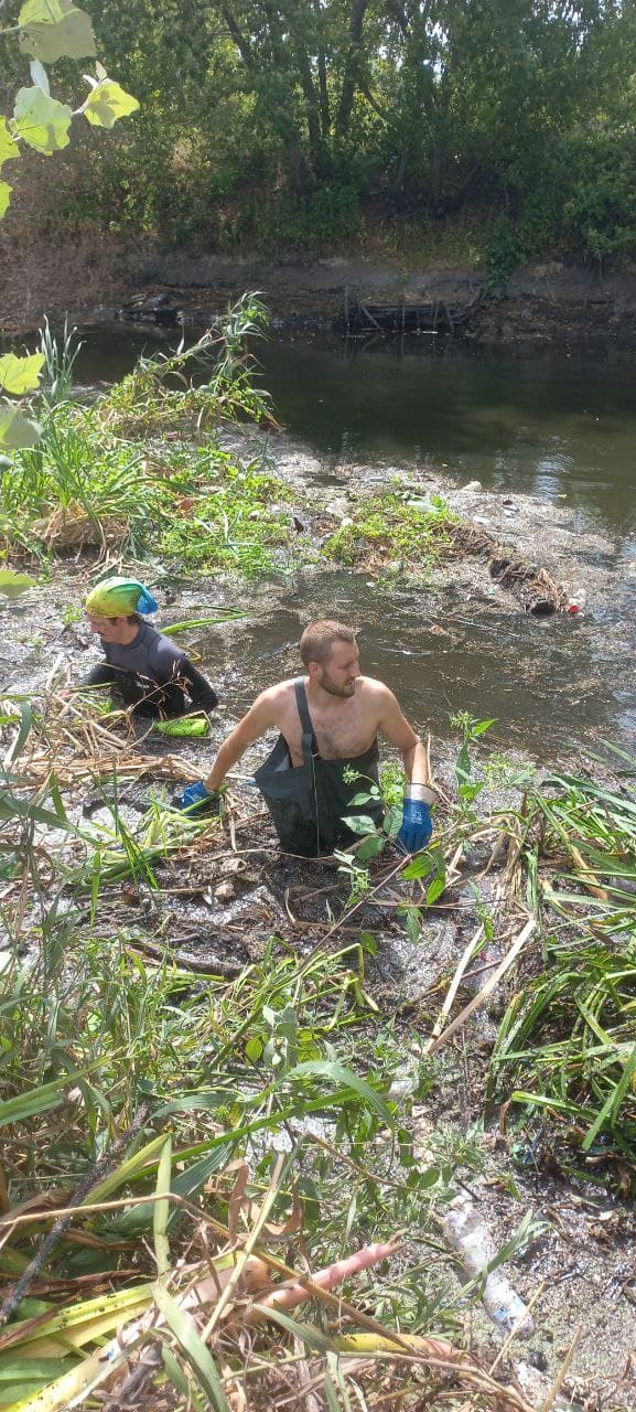 15 мусорных островов: экоактивисты расчистили реку Уды фото 8 7