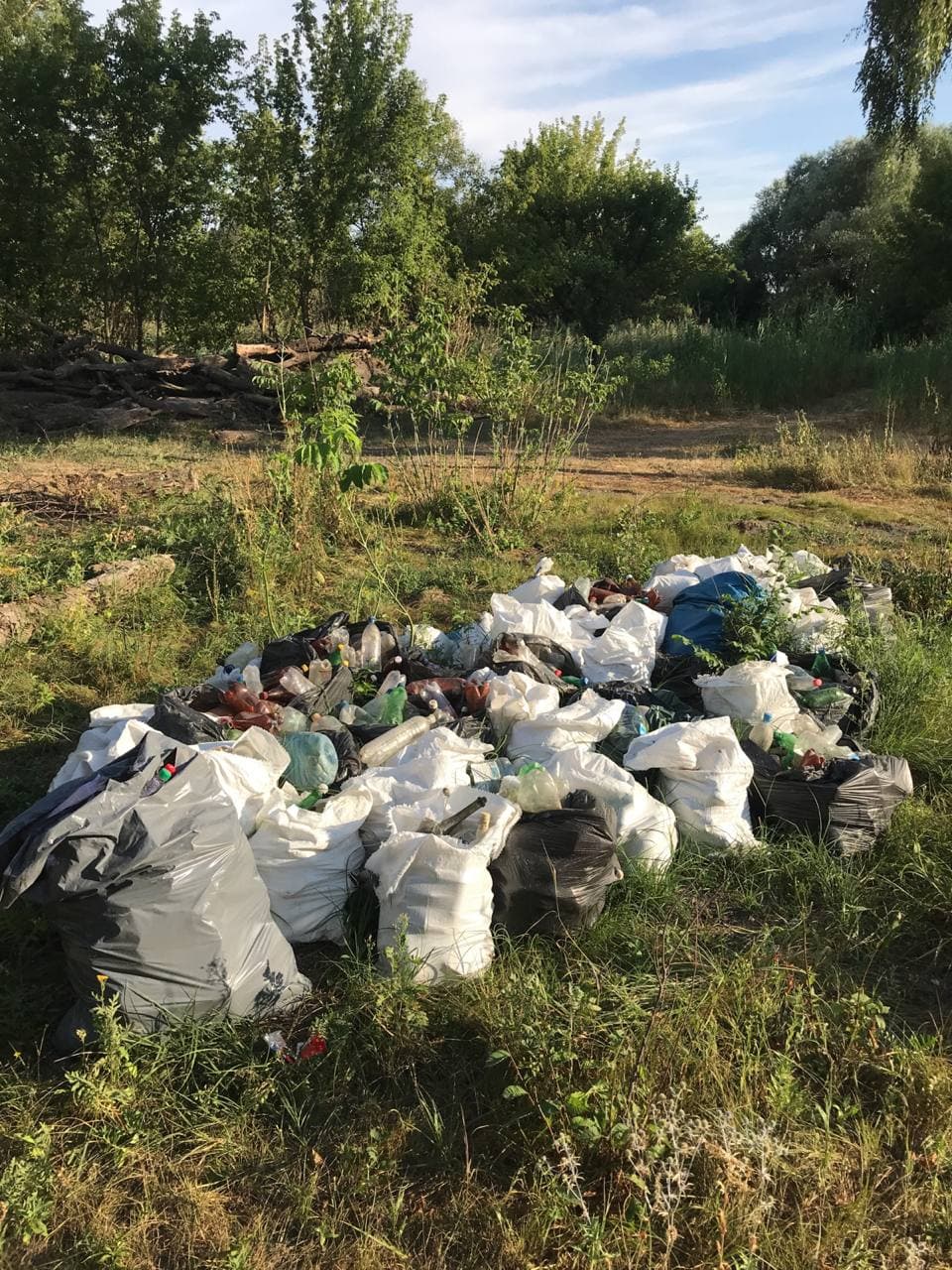 15 мусорных островов: экоактивисты расчистили реку Уды фото 9 8