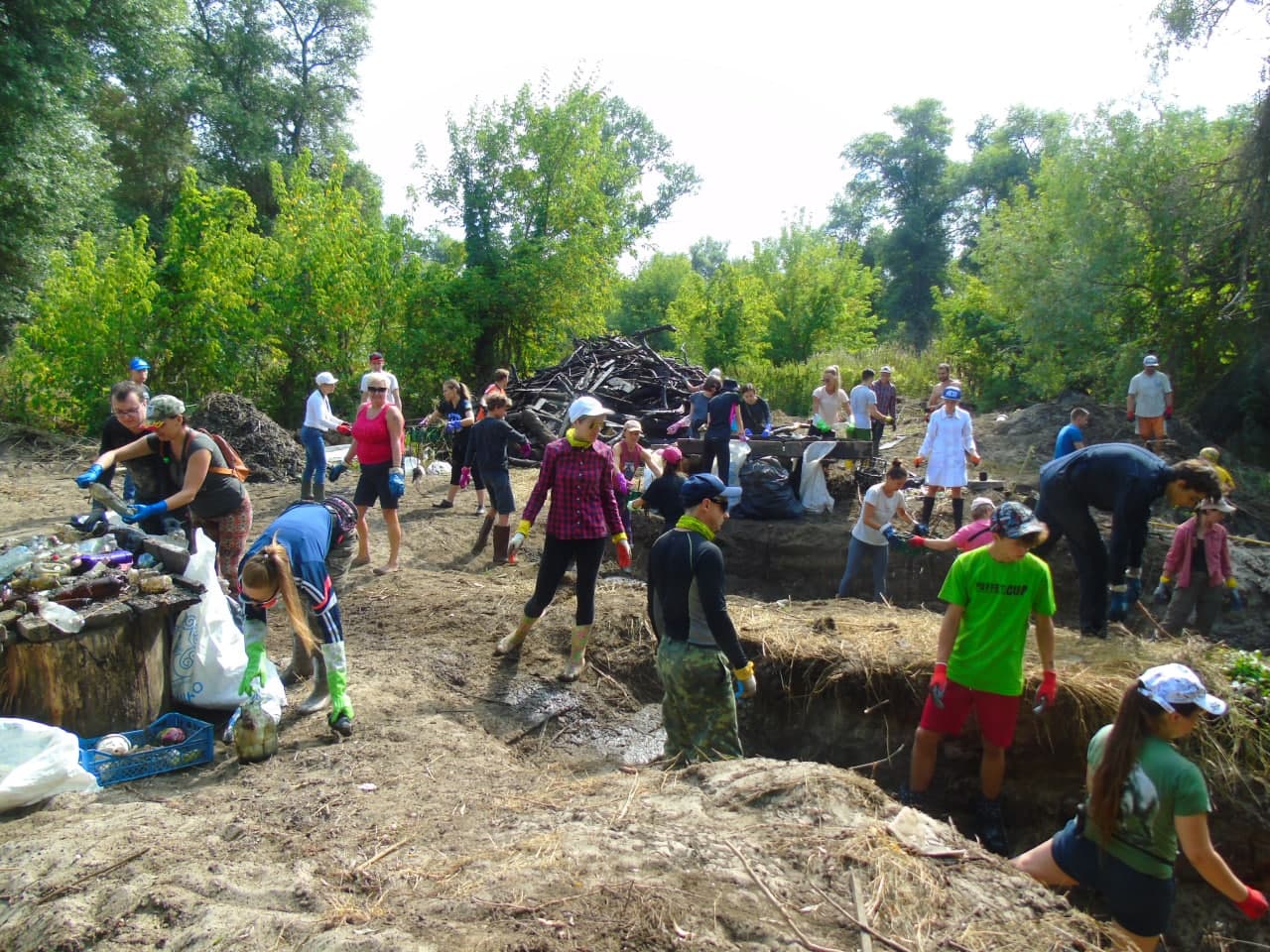 15 мусорных островов: экоактивисты расчистили реку Уды фото 6 5