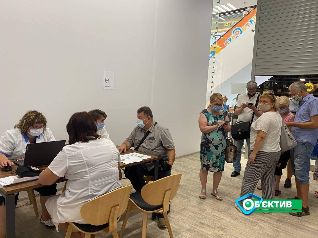 "Без ажиотажа": в двух харьковских ТРЦ прививают вакциной Moderna фото 1