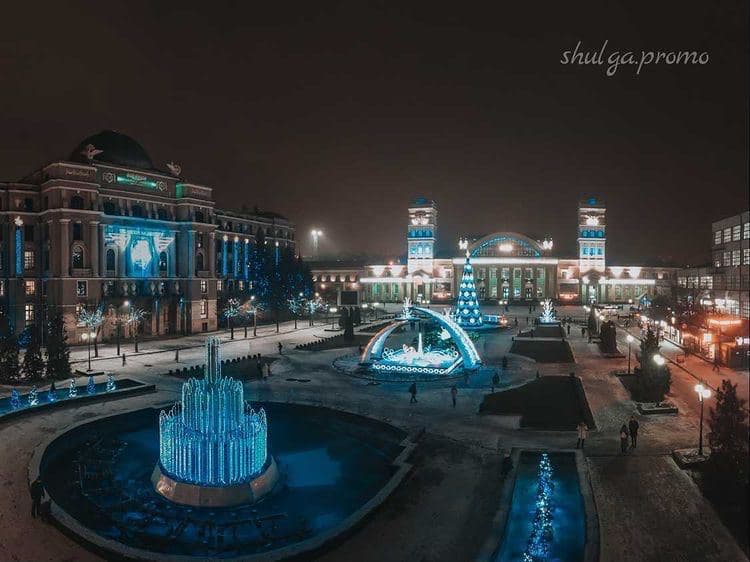 Фотофакт: как украсили к Новому году Привокзальную площадь в Харькове  фото 2 1