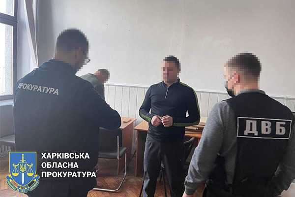 Права за 9400 гривен: в Харькове у ученицы автошколы требовали взятку.