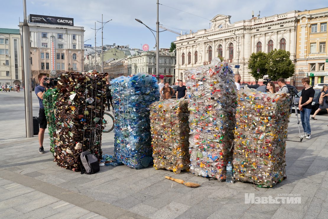 Тонна мусора: на площади Конституции прошла эковыставка фото 4 3