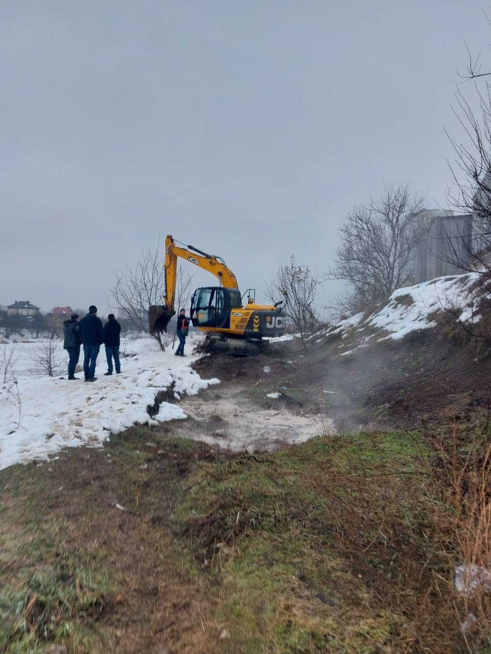 "Фонтан окропу розлітався на десятки метрів": на Олексіївці — велика аварія на мережах.