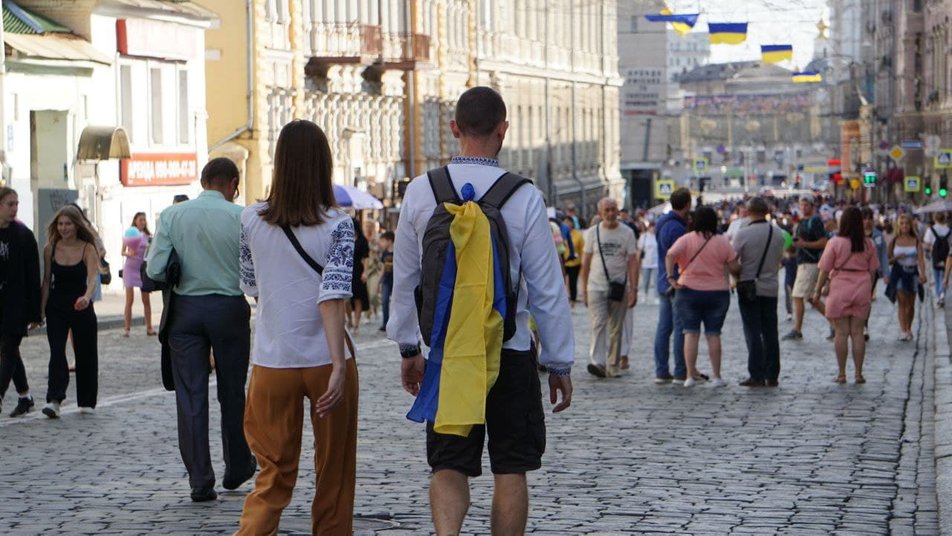 Дети, волонтеры, ветераны АТО: в Харькове проходит масштабный парад вышиванок фото 5 4