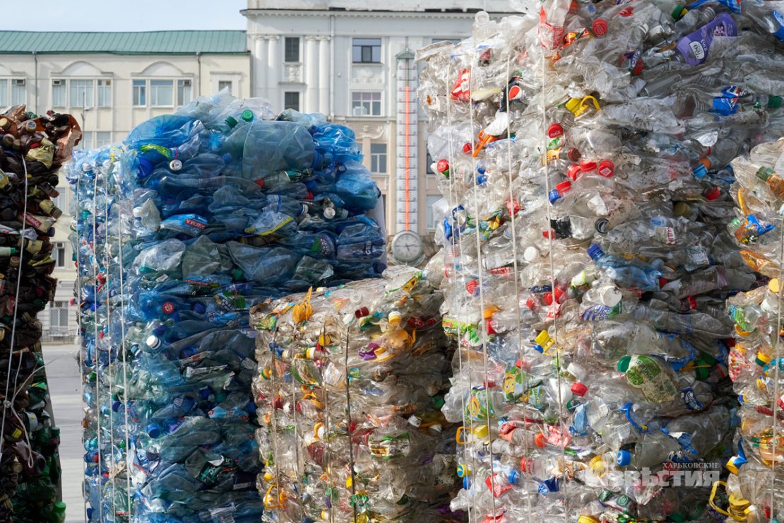Тонна мусора: на площади Конституции прошла эковыставка фото 2 1