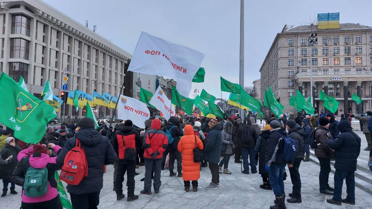 Некоторые протестующие остались на Майдане Незалежности.