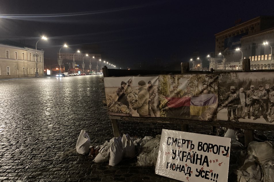 У Харкові вперше за рік увімкнули вуличне освітлення.