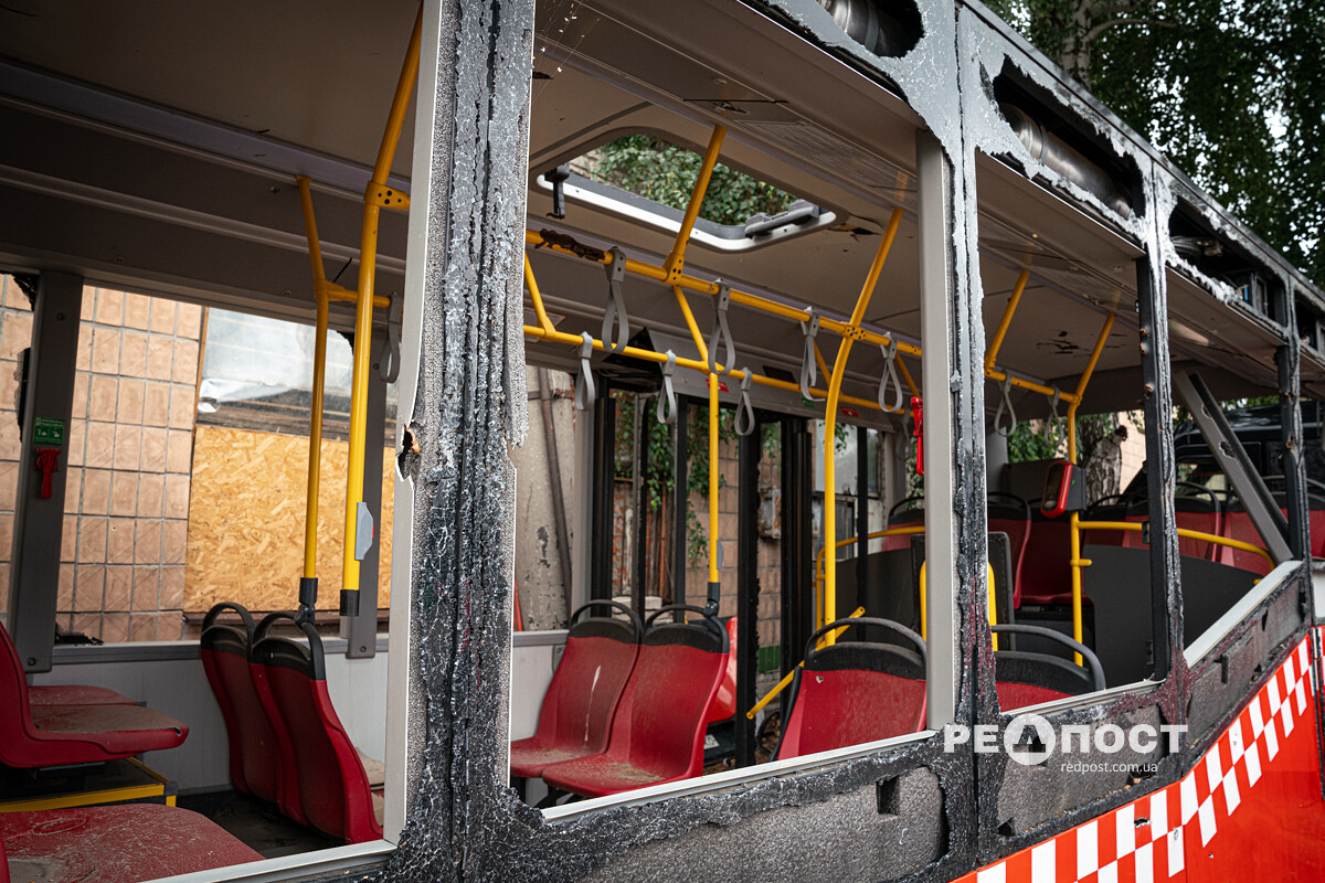 Повреждены почти все &laquo;Карсаны&raquo; и 58% троллейбусов: что осталось от городского транспорта в Харькове.