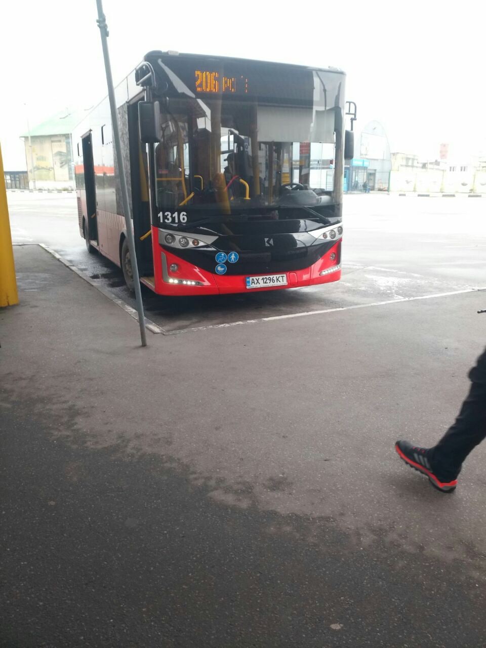 В Харькове пустили еще три автобусных маршрута.