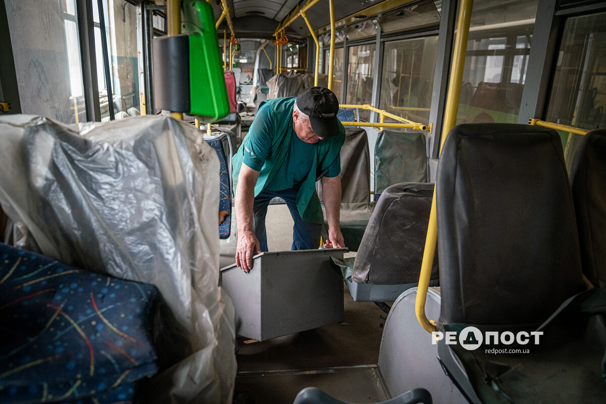 Повреждены почти все &laquo;Карсаны&raquo; и 58% троллейбусов: что осталось от городского транспорта в Харькове.