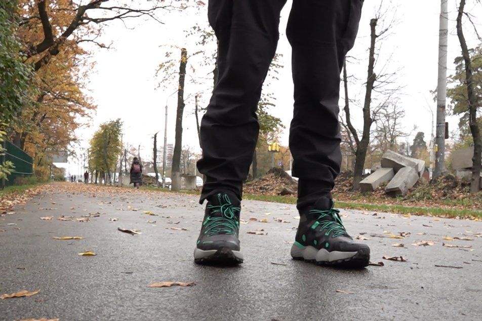 Актор йде пішки зі Львова до Харкова.