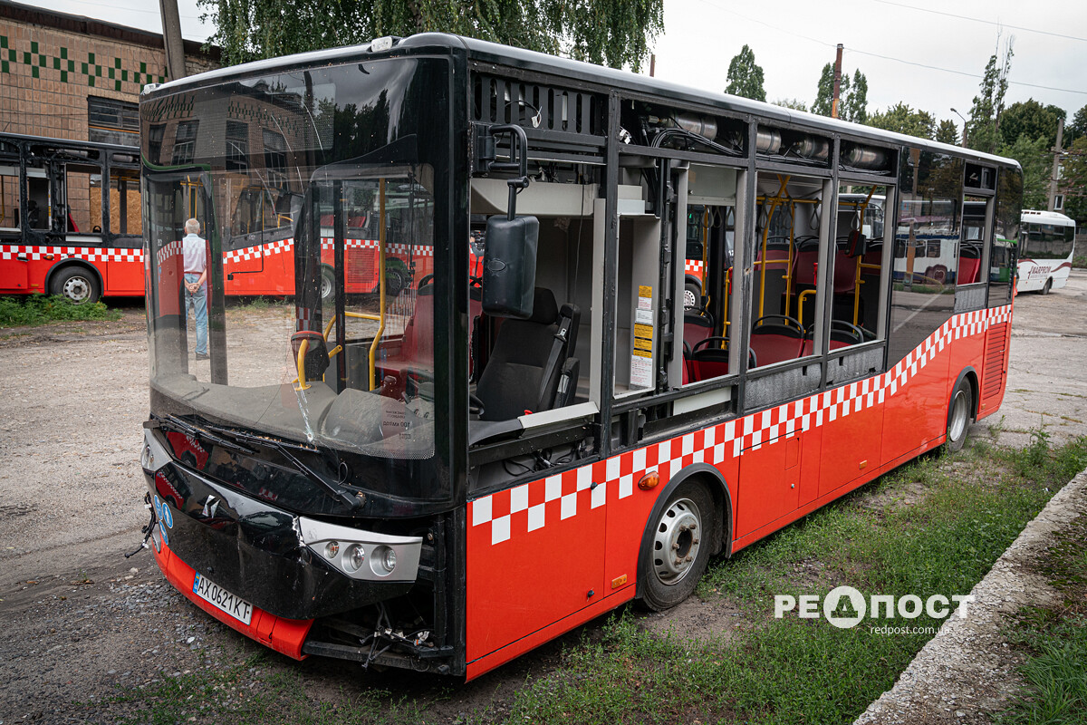 Повреждены почти все &laquo;Карсаны&raquo; и 58% троллейбусов: что осталось от городского транспорта в Харькове.