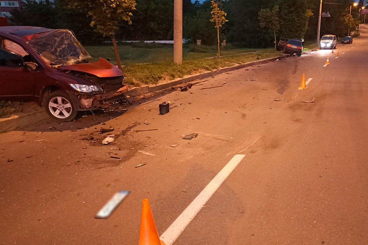 Один погибший и трое пострадавших: на ХТЗ столкнулись Audi и Honda.