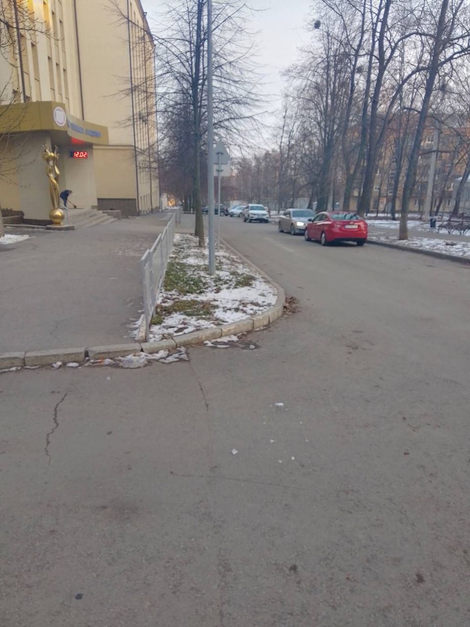 В Харькове демонтировали Аллею памяти фото 3 2