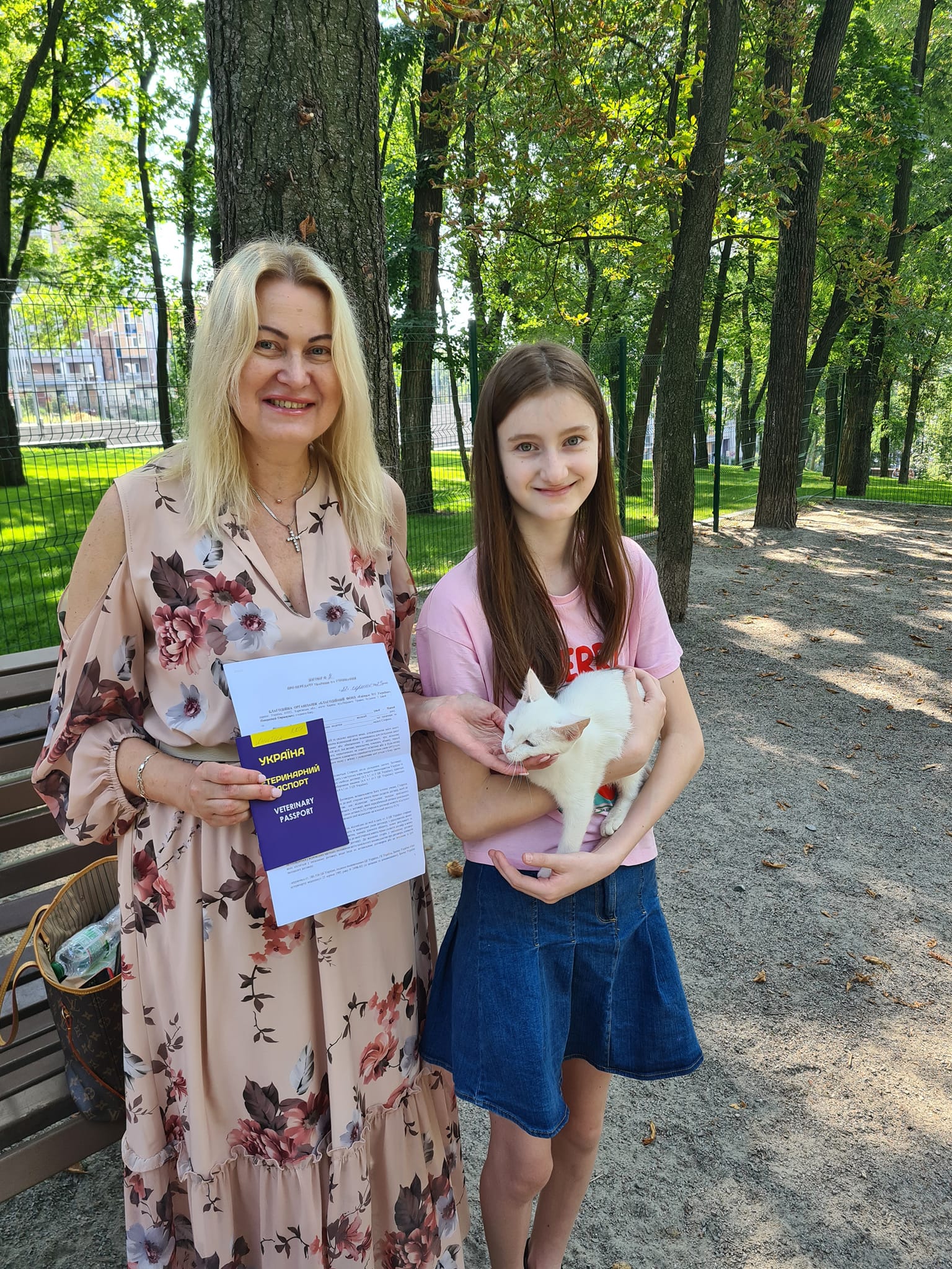 В саду Шевченко харьковчане могут выбрать себе четвероногого друга.