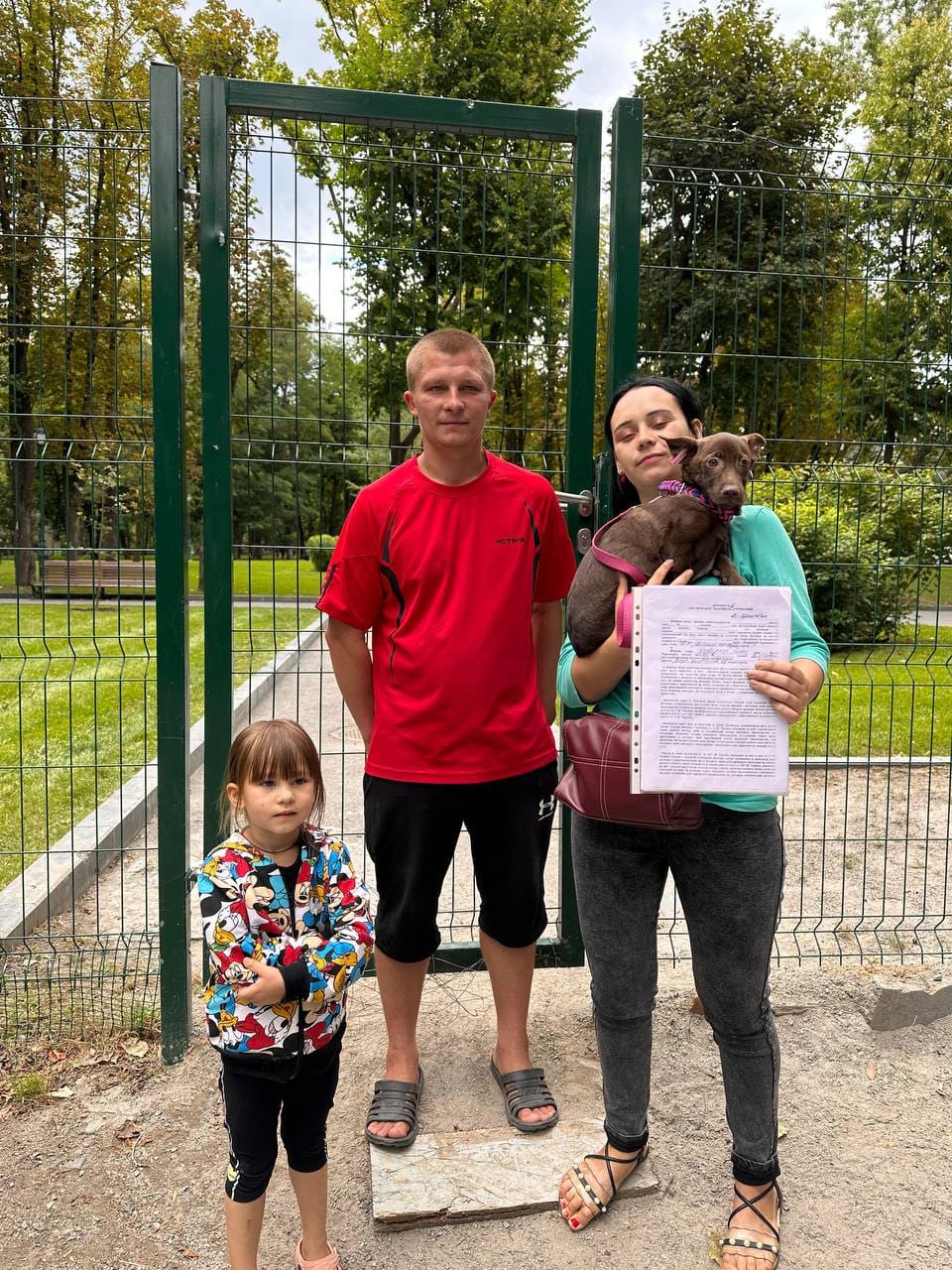 В саду Шевченко харьковчане могут выбрать себе четвероногого друга.