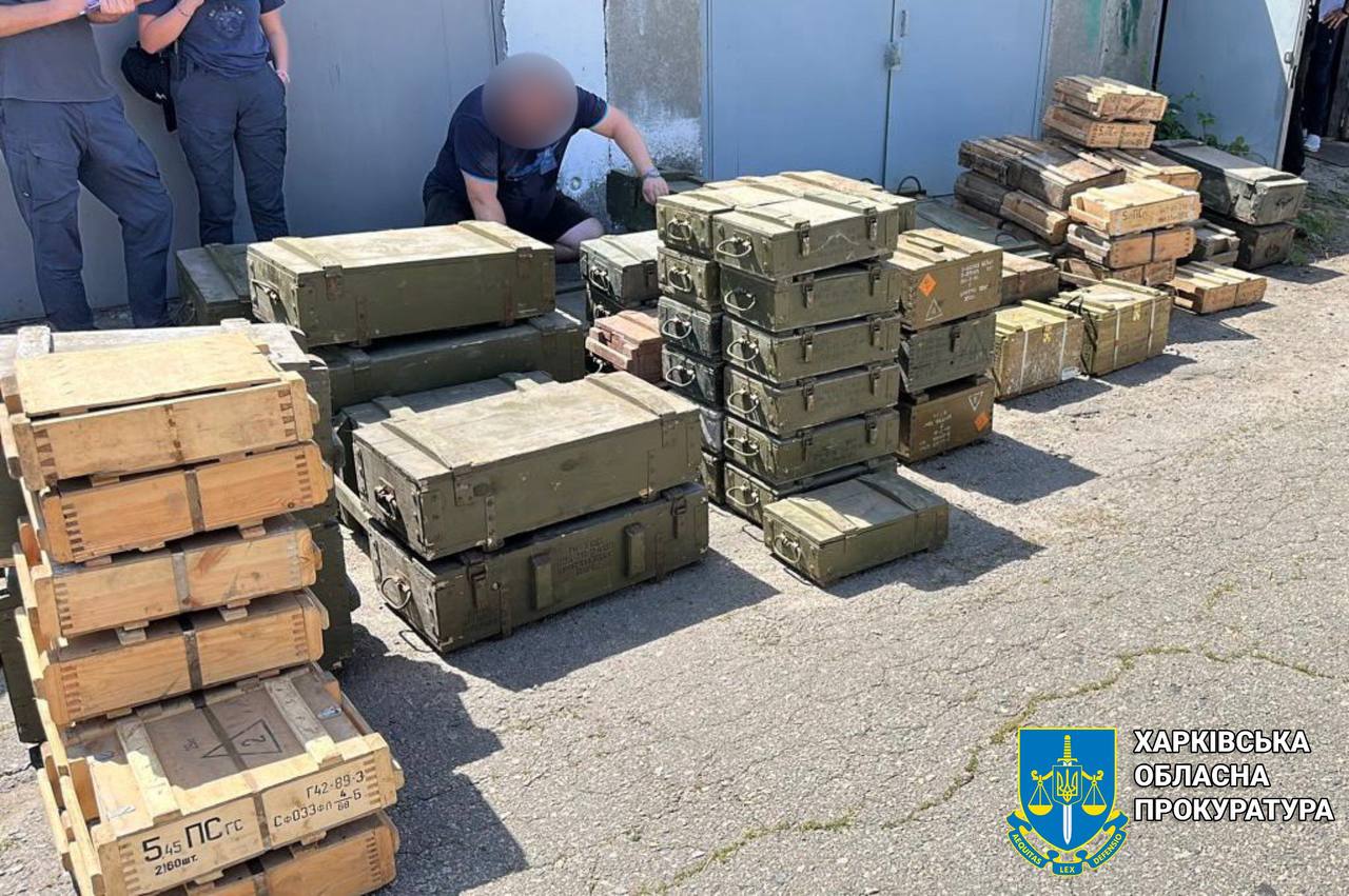 В Харькове обнаружили российский арсенал оружия для диверсионных групп.