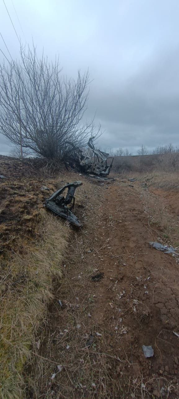 В Харьковской области автомобиль наехал на мину.