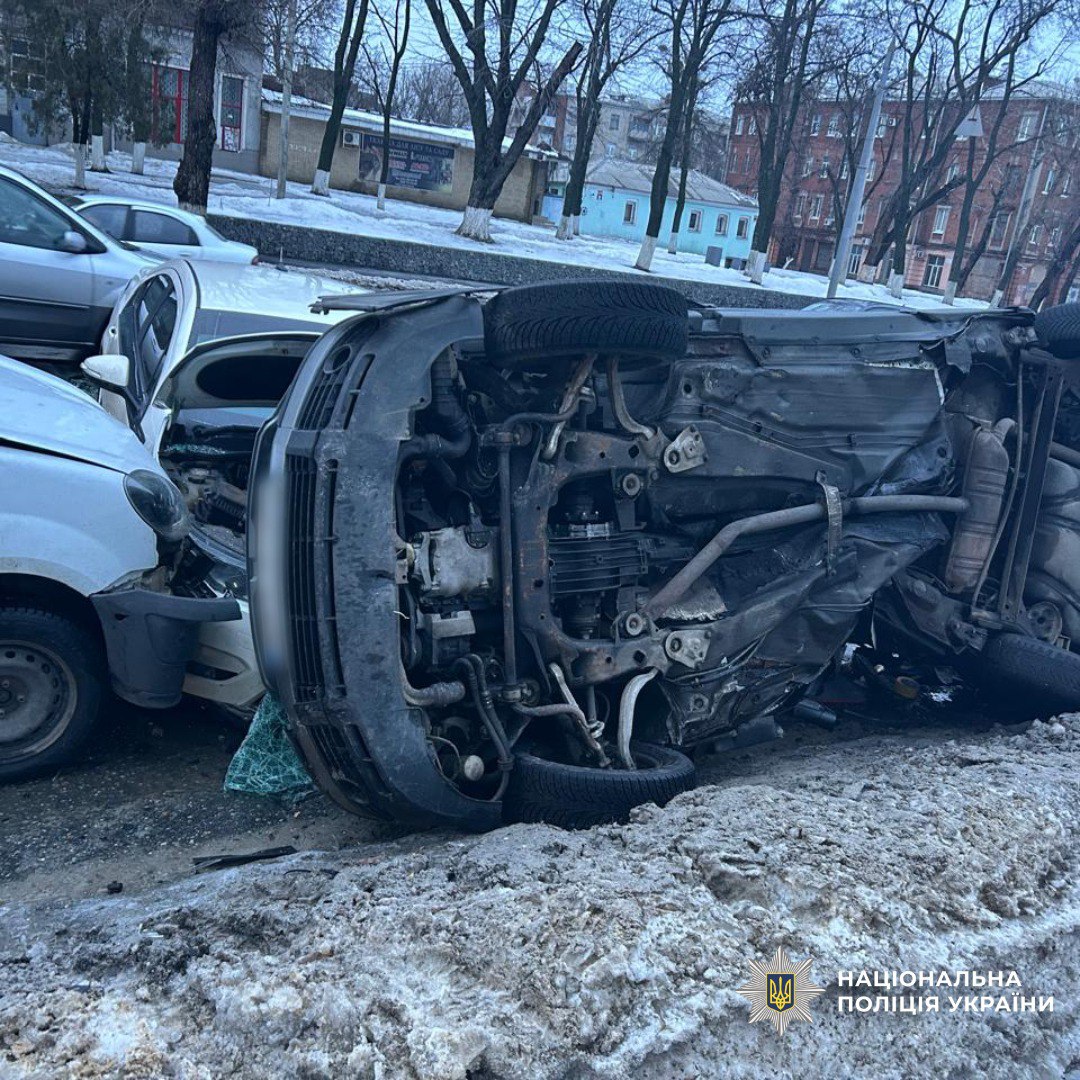 На Полтавском Шляху автомобиль насмерть сбил женщину.