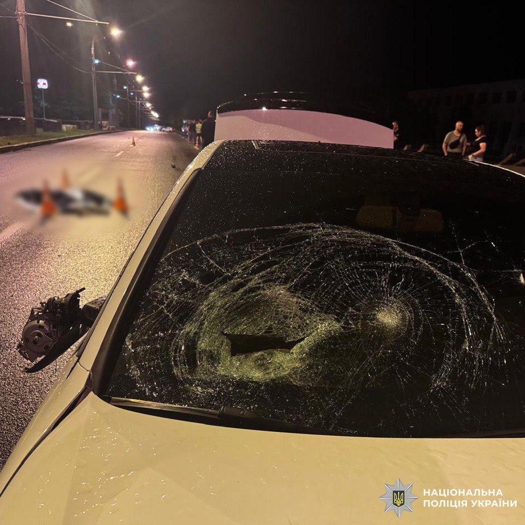 В Харькове AUDI сбила двух пешеходов: погиб 18-летний парень.