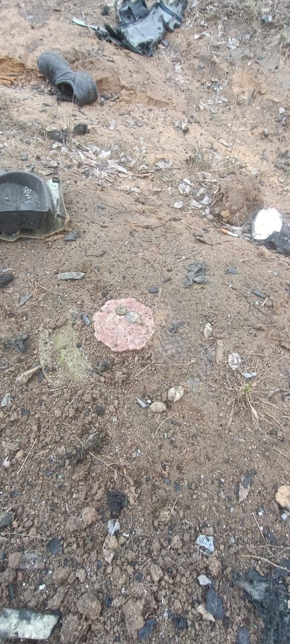 В Харьковской области автомобиль наехал на мину.