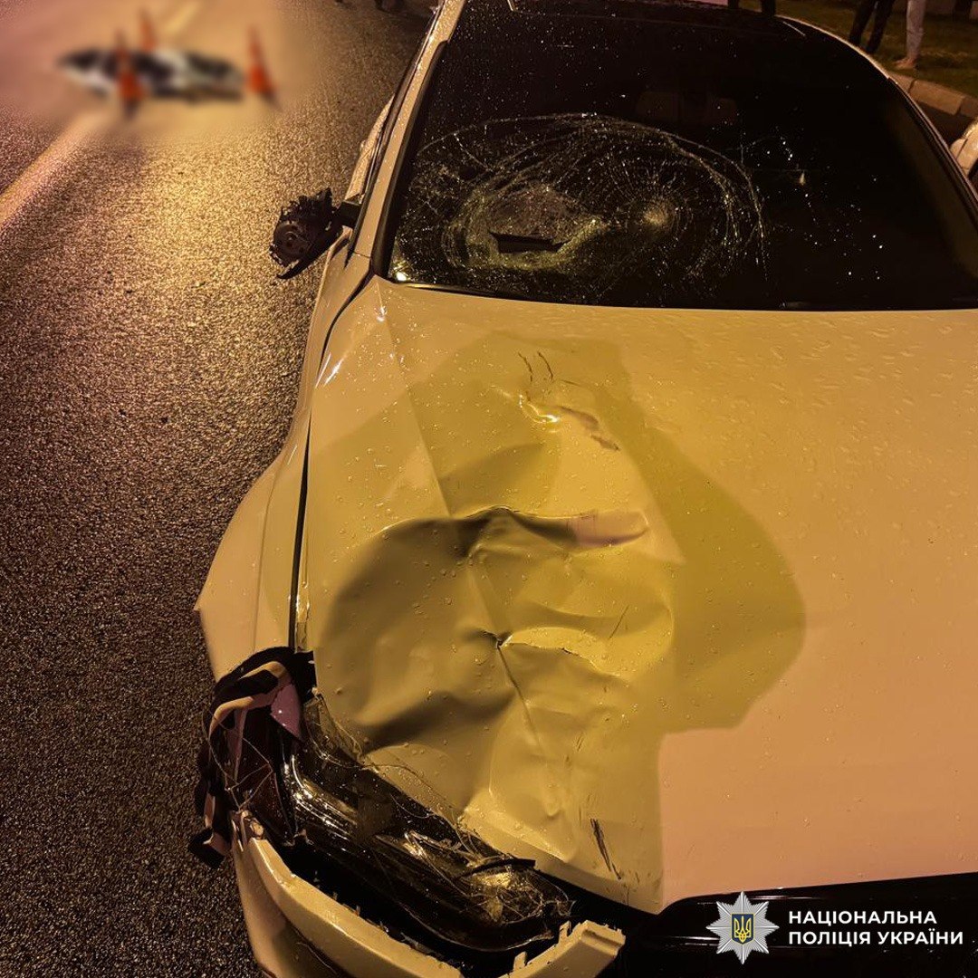 В Харькове AUDI сбила двух пешеходов: погиб 18-летний парень.