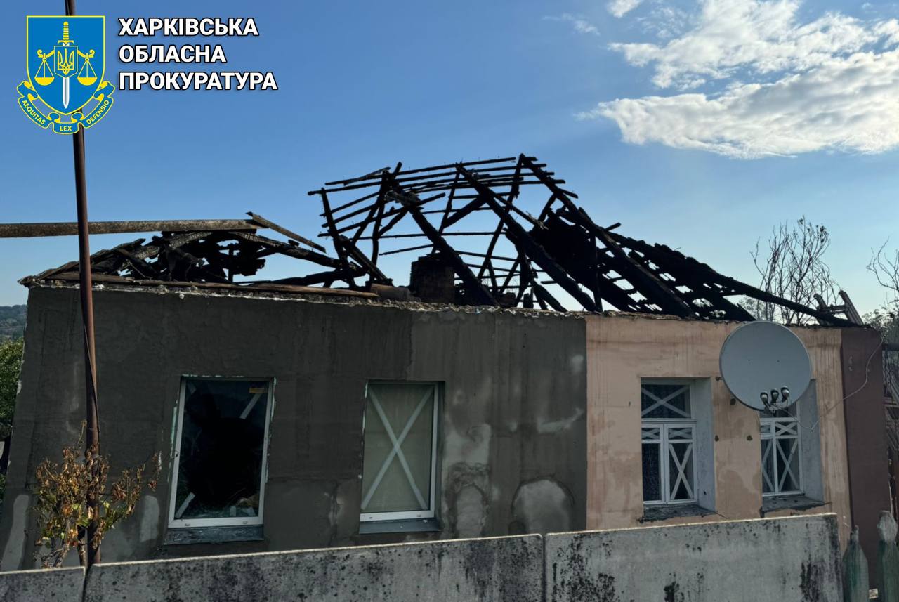 В прокуратуре показали фото последствий ночного обстрела Харькова.