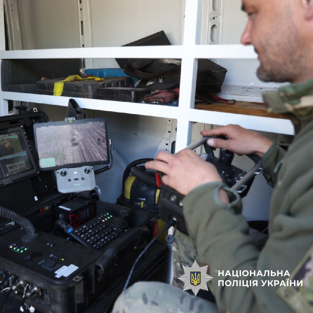 Германия передала харьковской полиции авто для перевозки машины разминирования: чем поможет.