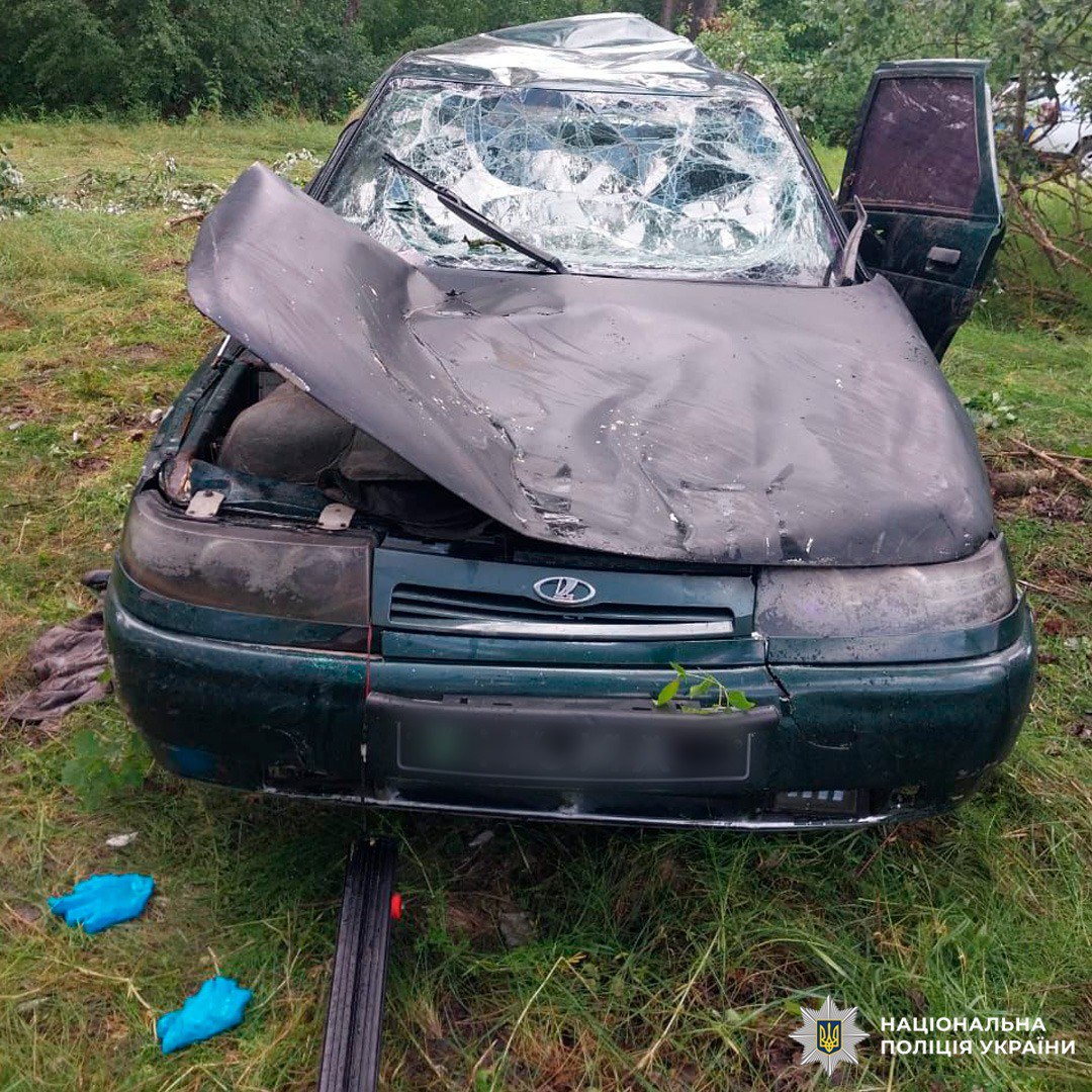 В Ізюмському районі автомобіль впав у річку: загинули хлопець та дівчина.