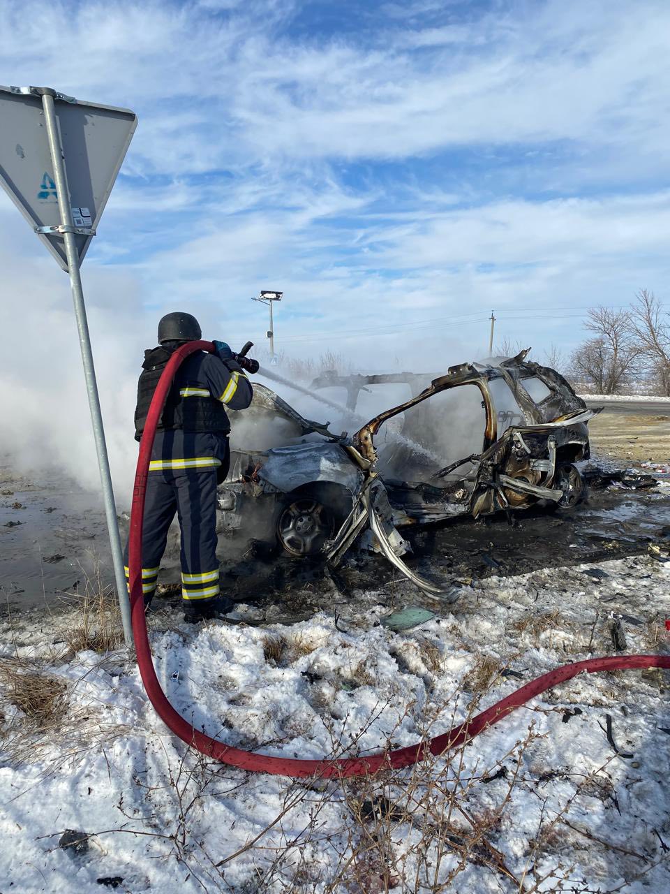 Автомобиль медиков попал под удар БпЛА в Изюмском районе: есть погибшие и раненые.