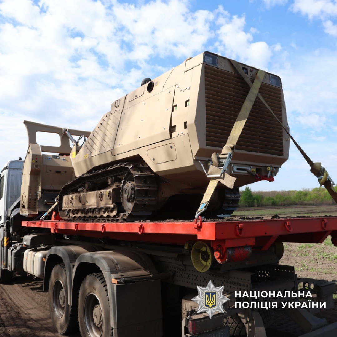 Германия передала харьковской полиции авто для перевозки машины разминирования: чем поможет.