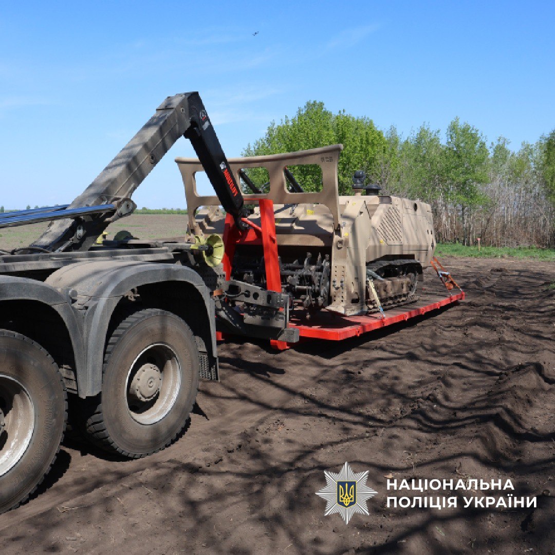 Германия передала харьковской полиции авто для перевозки машины разминирования: чем поможет.