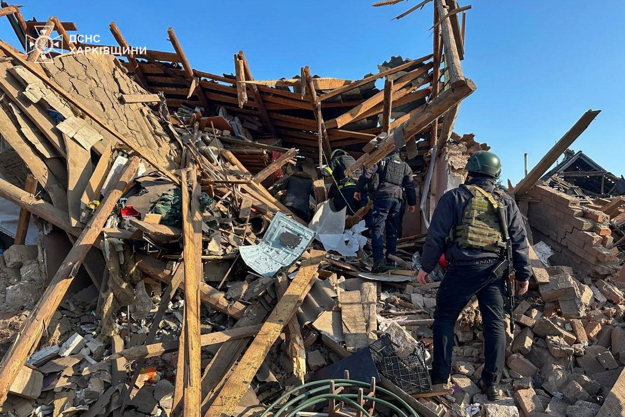 Окупанти скинули КАБи на приватні будинки у Богодухівському районі: серед постраждалих діти фото 2 1