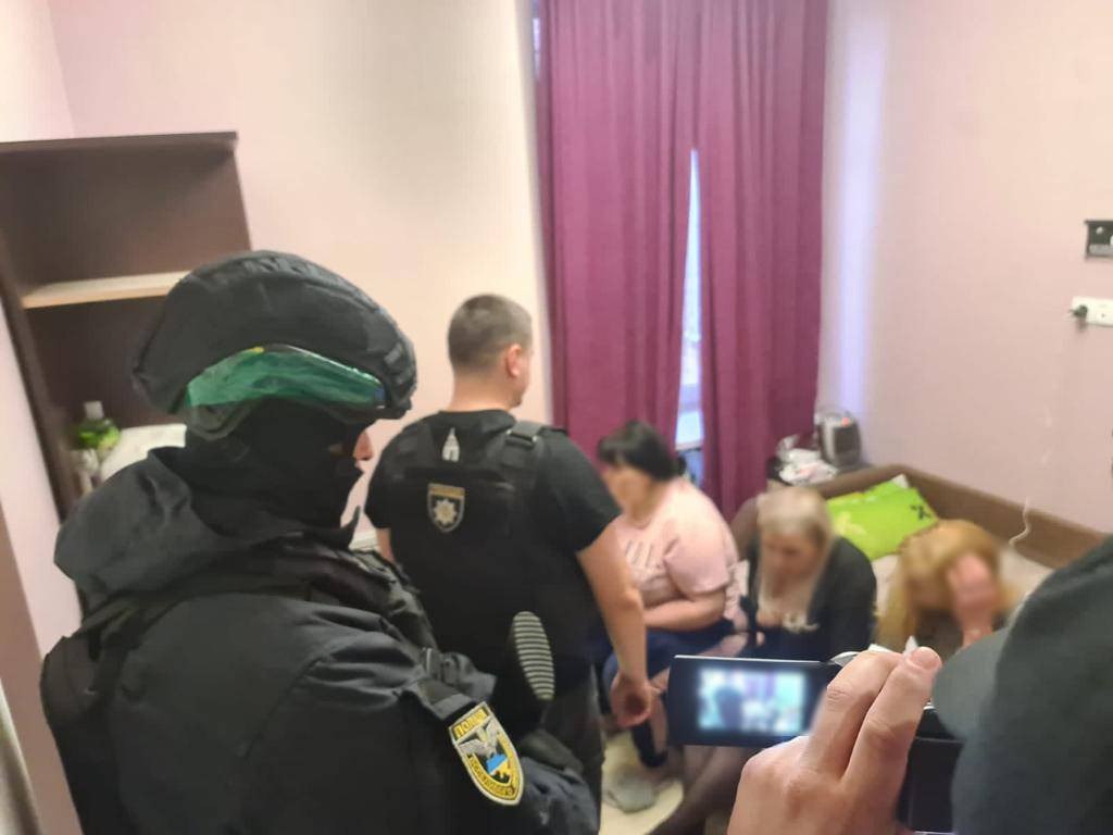 В Харькове сутенеры организовали бордели.