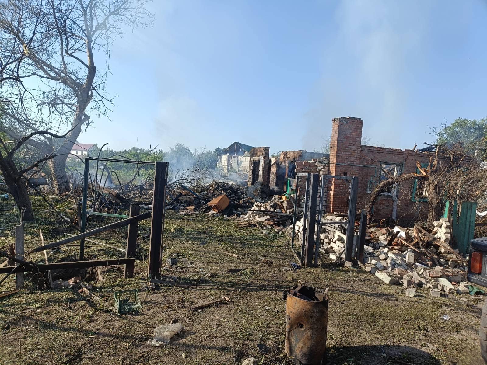 РФ обстріляла селищну раду у Харківській області