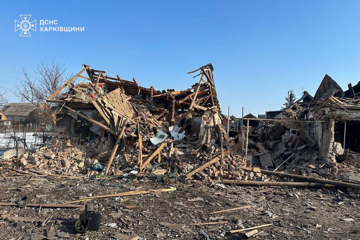 Окупанти скинули КАБи на приватні будинки у Богодухівському районі: серед постраждалих діти фото 3 2