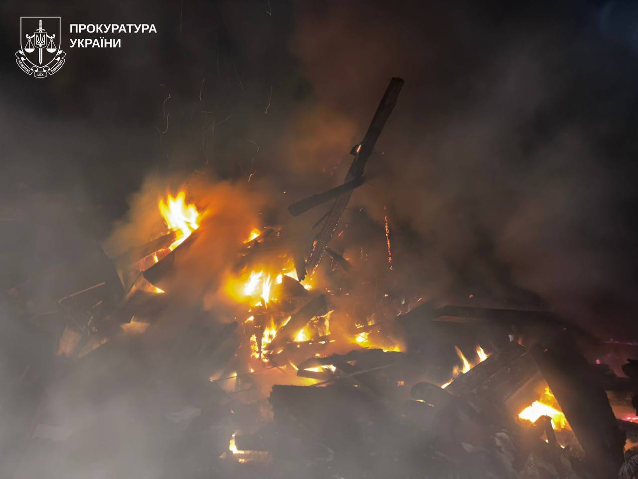 Погибли трое детей и их отец: РФ ударила БПЛА по жилому дому в Богодухове.